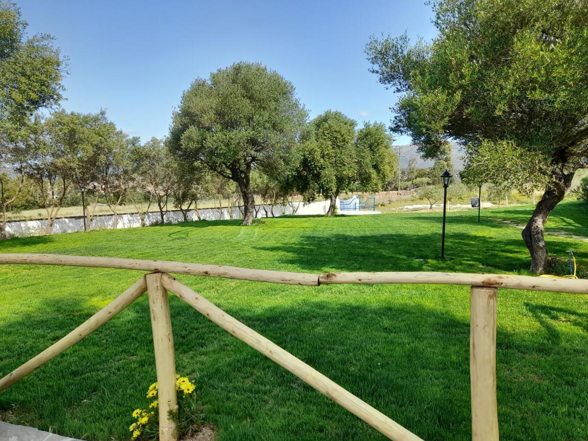 Agriturismo Palas De Serra Country Resort Onifai Kültér fotó