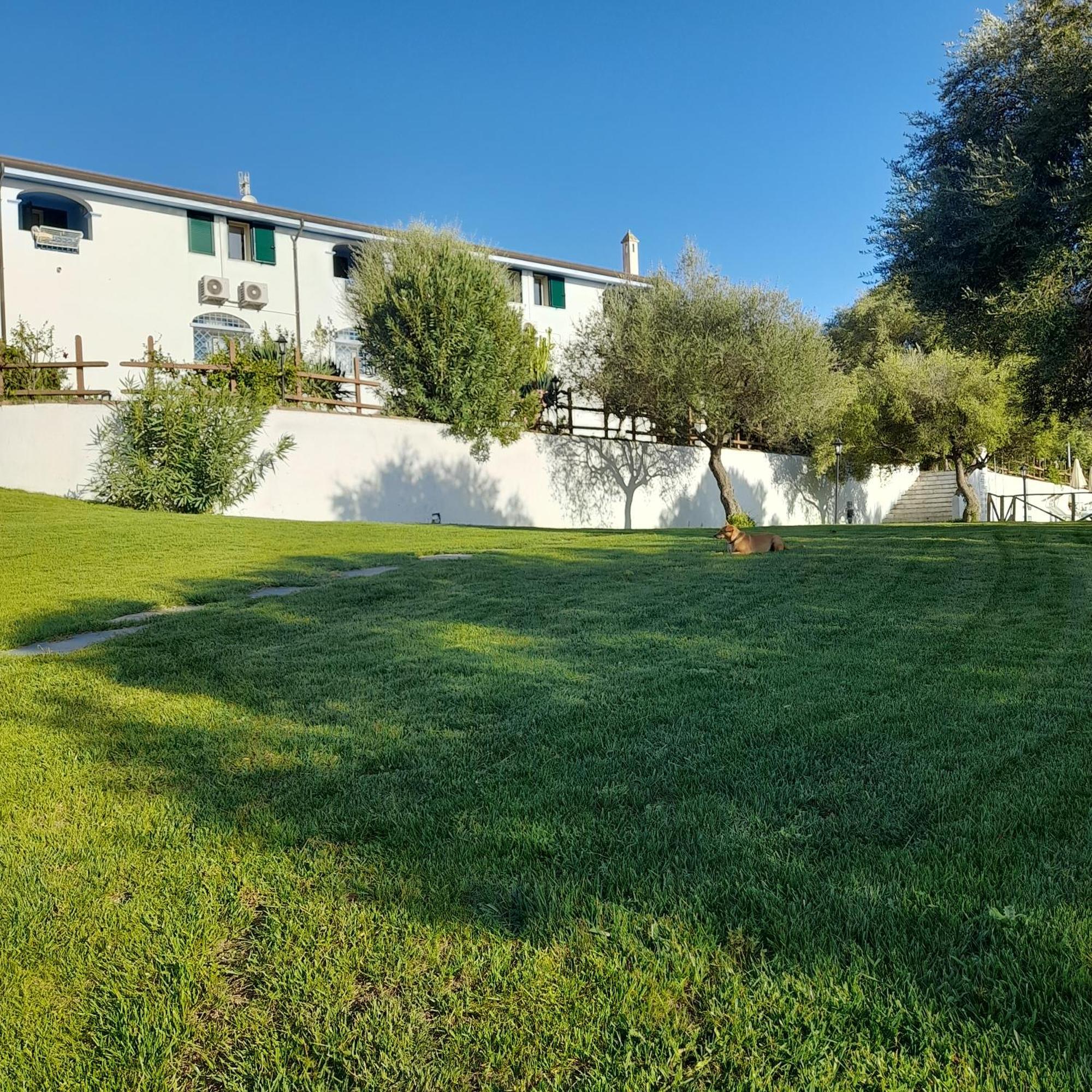 Agriturismo Palas De Serra Country Resort Onifai Kültér fotó